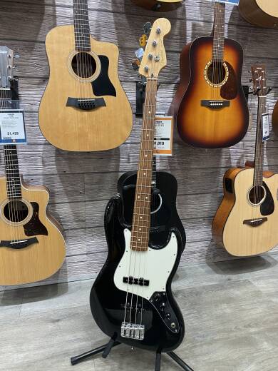 Fender Player Jazz Bass Pau Ferro - Black | Long & McQuade
